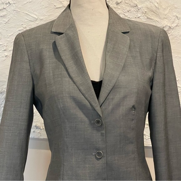 J Crew Women's Gray Wool 3-Button Lined Blazer Made in Hong Kong Sz 2. - Picture 2 of 8